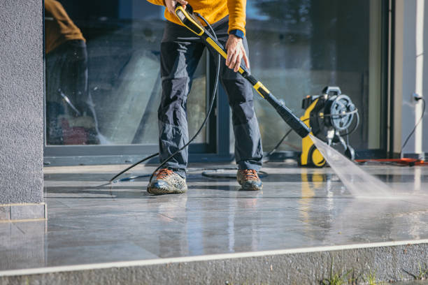 Best Garage Pressure Washing  in New Holstein, WI